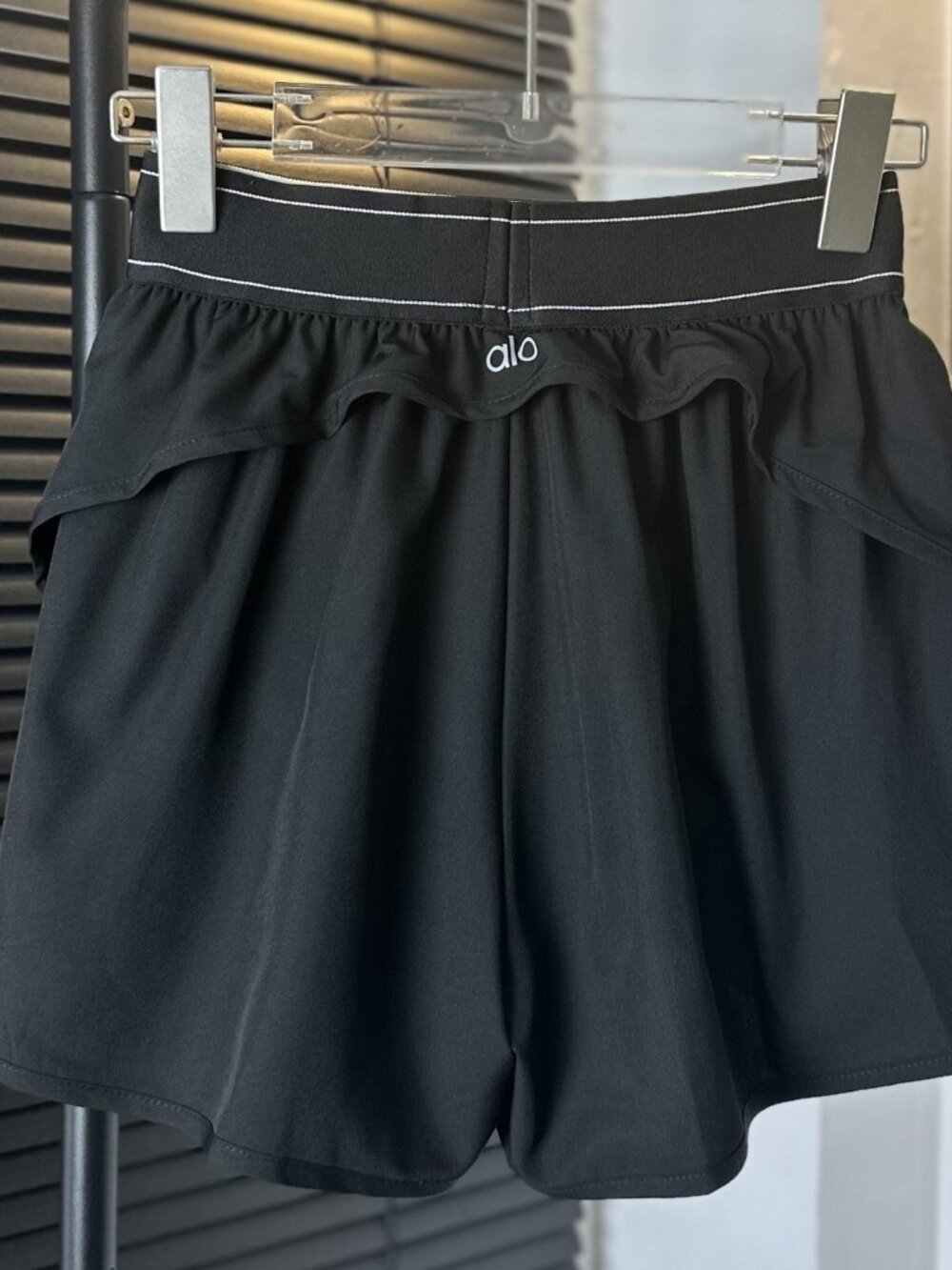 🏷️NWT Alo Yoga Match Point Sports Shorts Black High and Low Rise Fitness Shorts - Picture 9 of 9